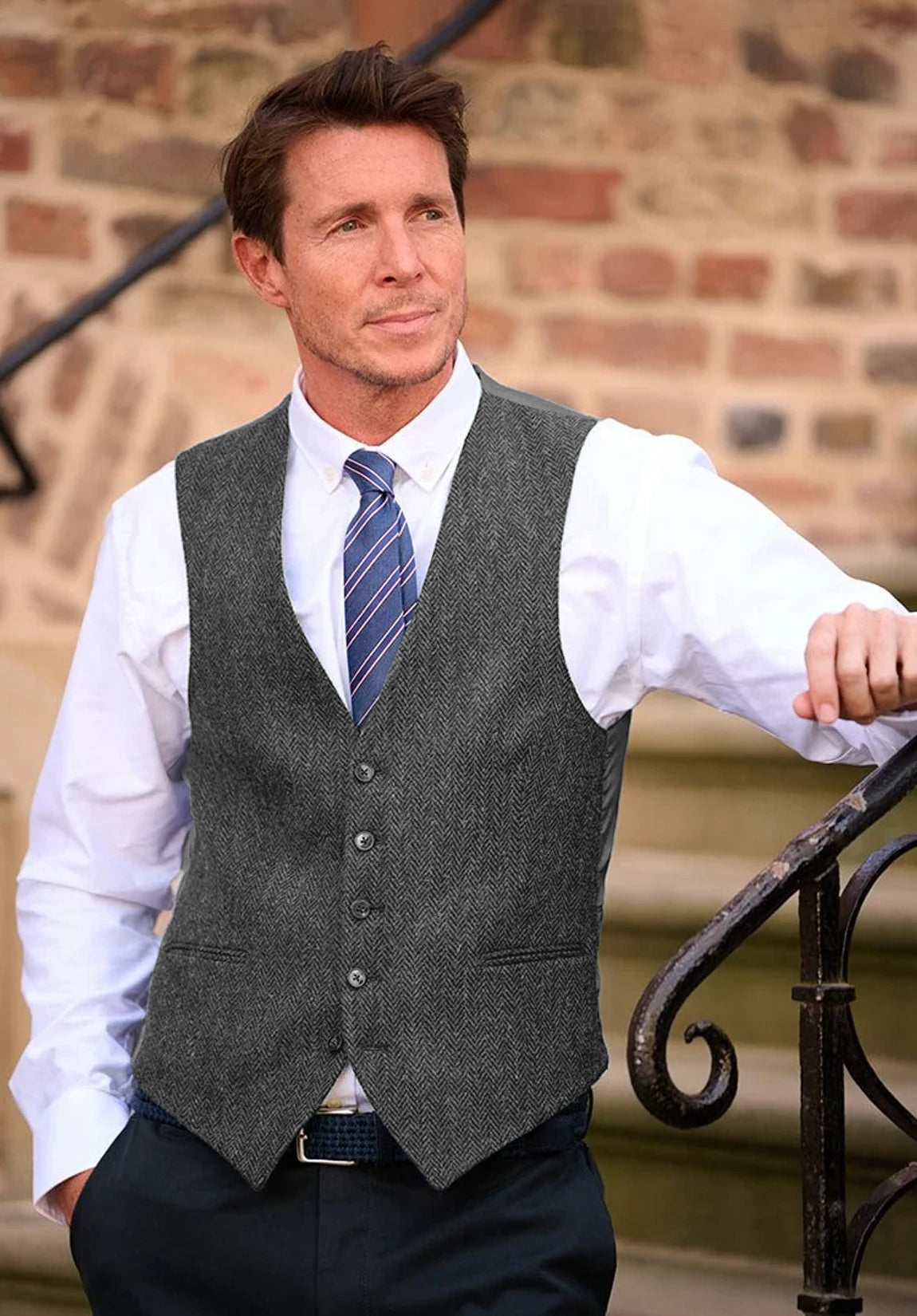 Men's dark grey vest