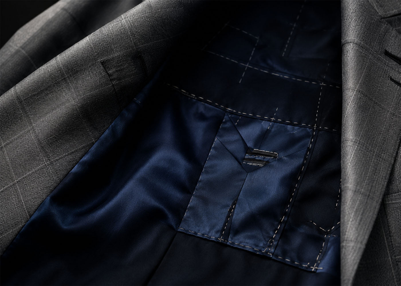 Interior suit lining and finishing details